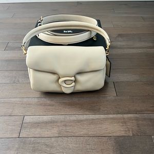 Coach Pillow tabby 26 Ivory